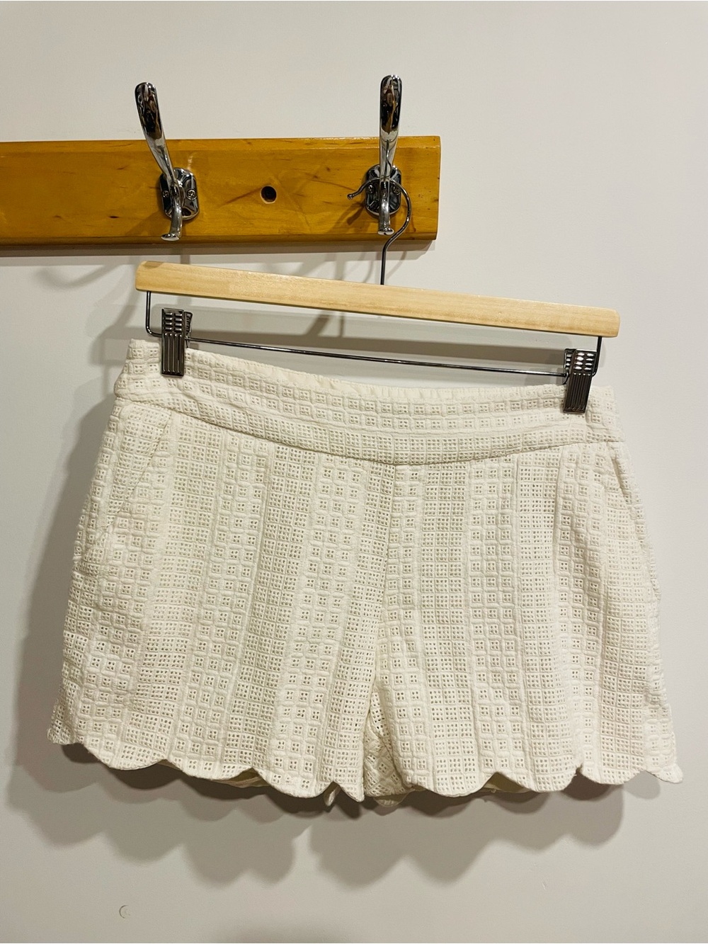 RW&CO. White Eyelet High Waist Scallop Hem Shorts